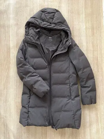 새상품급 유니클로 심리스 다운 코트 M