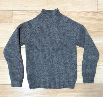 일본제 UNIVERSAL PRODUCTS 하이넥 니트 모 100%