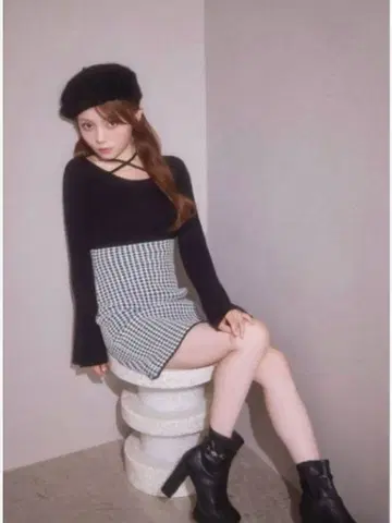 미셸 마카롱 하운드투스 체크 패턴 니트 원피스