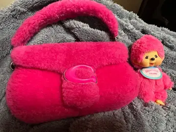 핑크 퍼 백. 백만 해당됩니다.