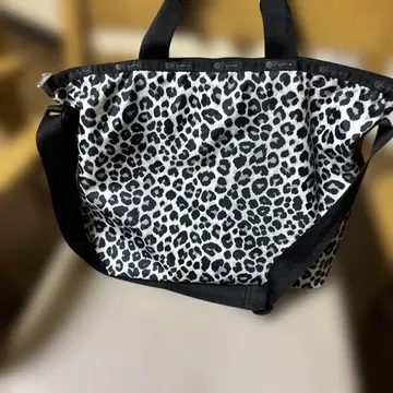 DELUXE EASY CARRY TOTE 뉴트럴 레오파드