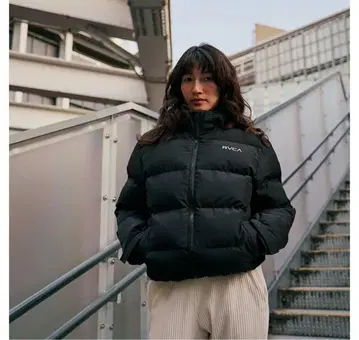 RVCA 블랙 다운 자켓 후드 부착