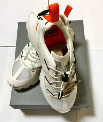 [ 미사용 새상품 ] PALLADIUM 화이트 스니커즈