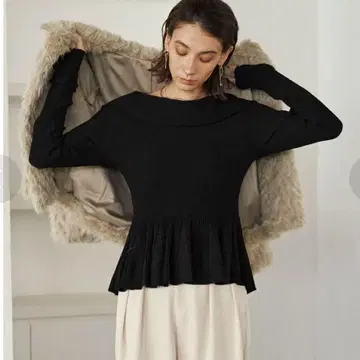 새상품 [ CAPRICIEUX LE'MAGE ] 보트넥 플레어 니트 블랙