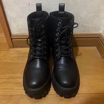 레이스업 부츠 숏부츠 통굽 부츠 블랙