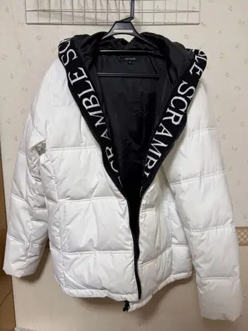 화이트 후드 부착 자켓 L 사이즈 full grow