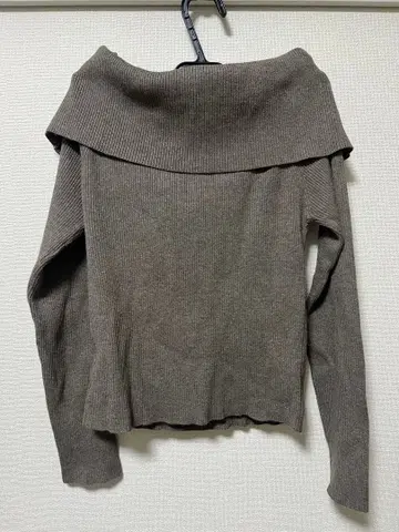 BASEMENT 오프숄더 니트