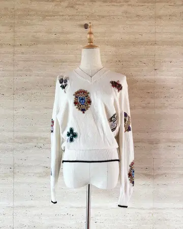 [ BARRIE ] 캐시미어 니트 아이보리 자수