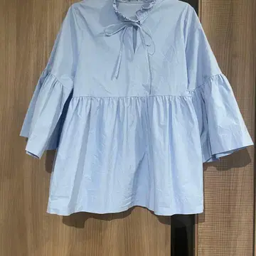 [ 항균 방취/세탁 가능 ] 코튼 브로드 프릴 넥 셔츠