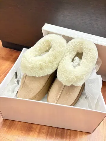베이지 스웨이드 퍼 어그 부츠 새상품!