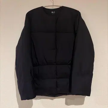 새상품급 유니클로C 노카라 라이트 다운 자켓 블랙 M 사이즈