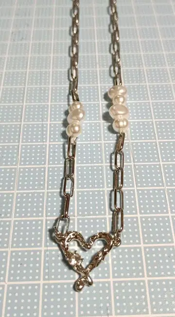 하트 모양 참과 펄의 캐주얼 목걸이