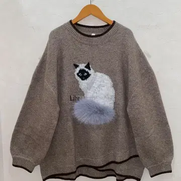 루필리안 고양이 자카드 자수가 들어간 베이지 풀오버 니트 스웨터 새상품