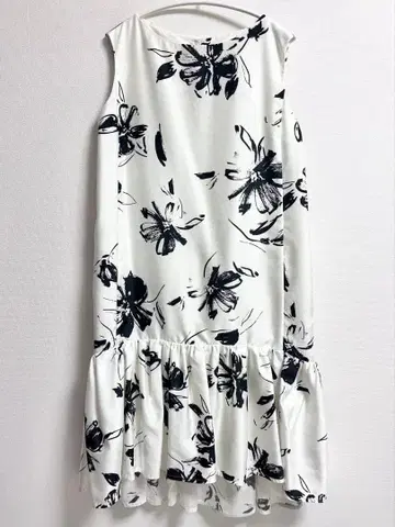 CLIFFORD 꽃무늬 슬리브리스 원피스