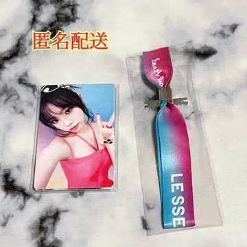 르세라핌 Le Sserafim 체크 셔츠 봉입 트레이딩 카드 팔찌