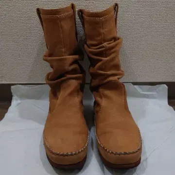 카멜 스웨이드 루즈핏 미들 부츠 리갈 23.5