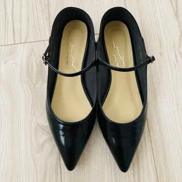 [ 미사용급 ] LETATON 스틸레토 블랙 에나멜 플랫 펌프스 23cm