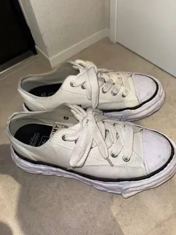 MAY 통굽 화이트 로우컷 스니커즈