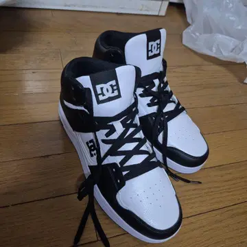 DC 하이컷 스니커즈