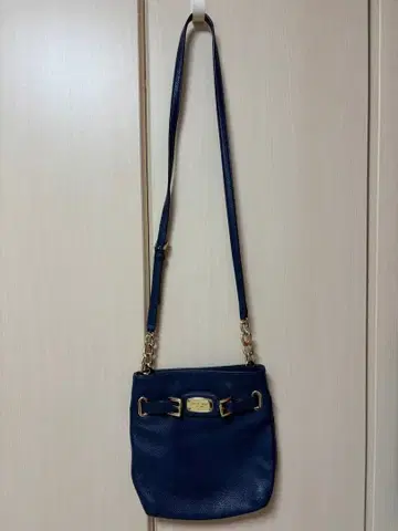네이비 가죽 숄더백