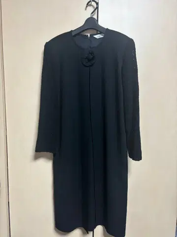 AVANTIQUE 블랙 원피스 무릎 기장