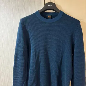 BOSS 다크 블루 리브 스웨터