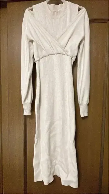 아이보리 오픈 숄더 니트 원피스 M