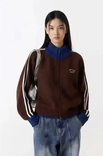 ODDSTUDIO 트랙 크롭 니트 집업