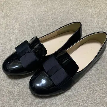 에나멜 인조 가죽 블랙 리본 포함 플랫슈즈