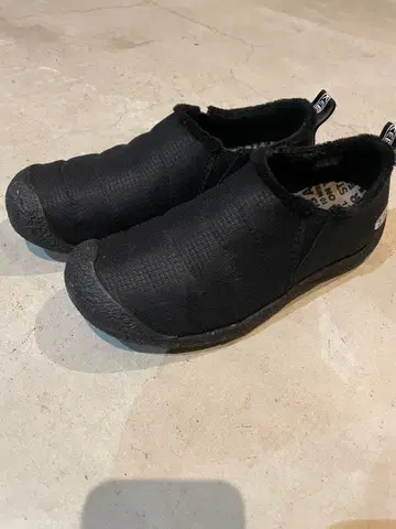 KEEN keen 블랙 슬립온