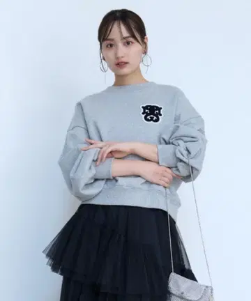 [ 새상품급 ] Sustainable 와펜 로고 맨투맨 스나이델