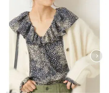 스픽 앤 스팬 레오파드 도트 프릴 블라우스 네이비