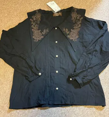 새상품 axesfemme 엑시즈팜 블라우스 블랙 장미 긴팔