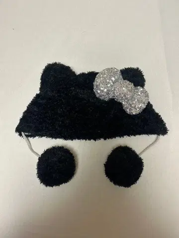 유니버셜 키티 블랙 글리터 리본