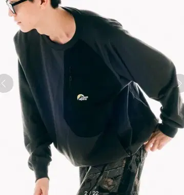 LOWE ALPINE 프릭스스토어 별주 절개 포켓 스웨트 셔츠