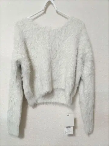 [ 새상품 ] TITTY&CO. 아이보리 페더라메 니트