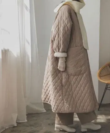 직사각형 퀼트 x 보아 리버서블 롱 코트