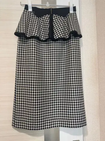 스트로베리 필드 페플럼 스커트