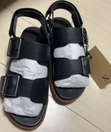 블랙 스포츠 샌들 백 스트랩