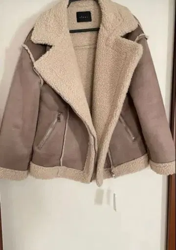 베이지 쉘파 무스탕 코트 미사용 새상품