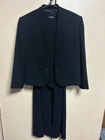 Now Moses 블랙 원피스 수트