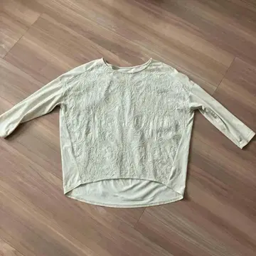 BEARDSLEY 프론트 자수 티셔츠 7부 소매