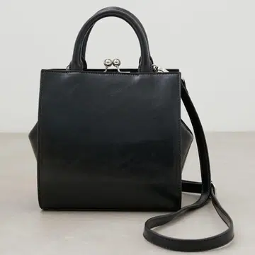 AZUL BY MOUSSY 마우지 메탈 프레임 백 블랙