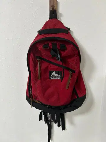 [중고] GREGORY 데이팩 빨간색/블랙 메이드인 USA 그레고리
