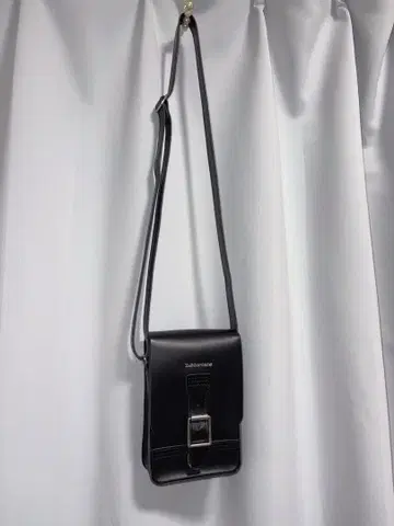 닥터마틴 미니 숄더백 블랙