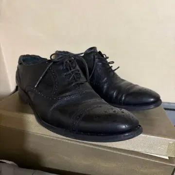 영국 치니 레더 캡토 드레스 슈즈