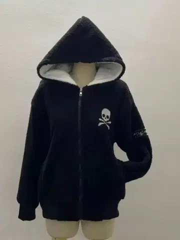 후드 부착 블랙 플리스 자켓 스컬 십자가 디자인 y2k 고딕