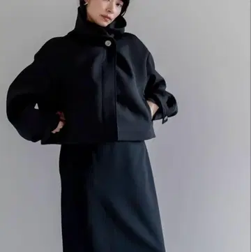 데레스 스위치 넥 페더 숏 코트