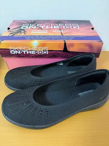 SKECHERS ON THE GO 블랙 슬립온 26