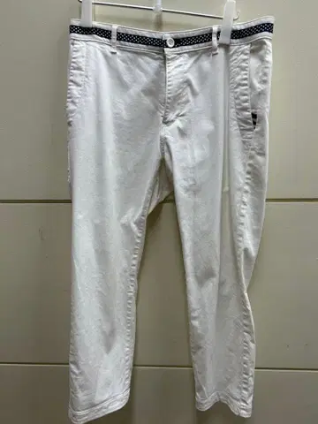 BEAMS 화이트 팬츠 포켓 부착